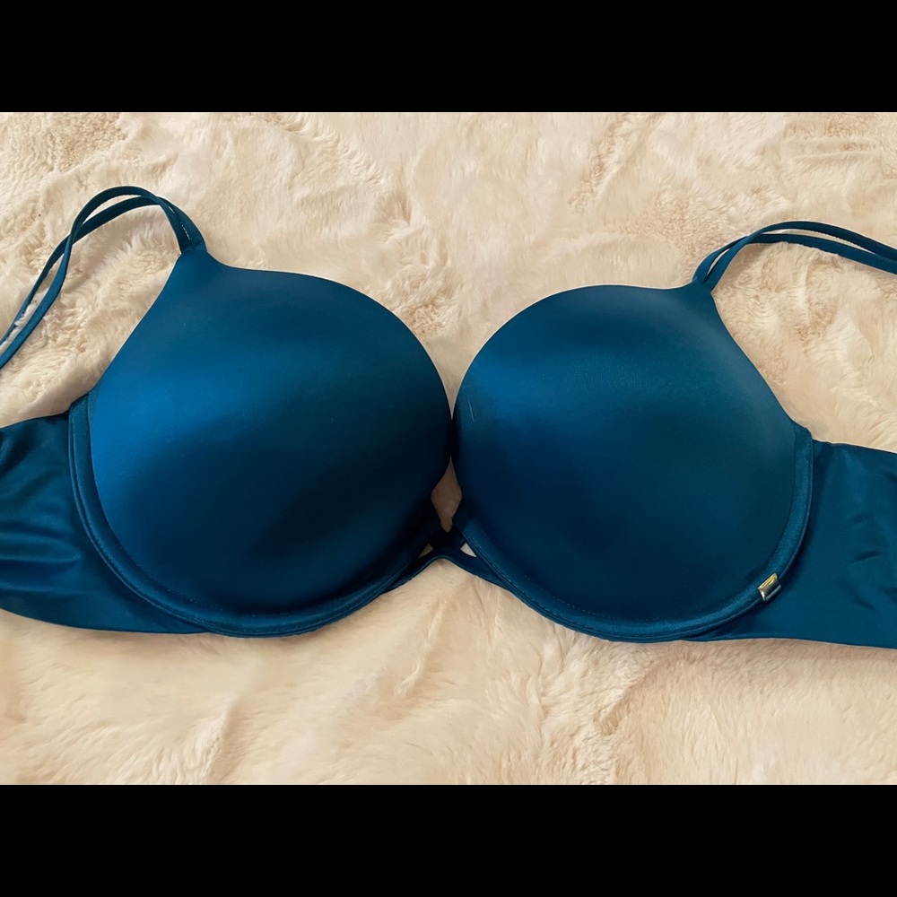 34 D Victoria Secret Very Sexy Push Up Bra